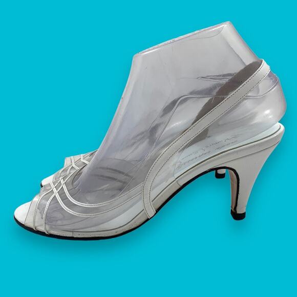 ❌SOLD❌1960s KEMP'S SHOE SALON White leather and clear slingback shoes - Picture 2 of 14